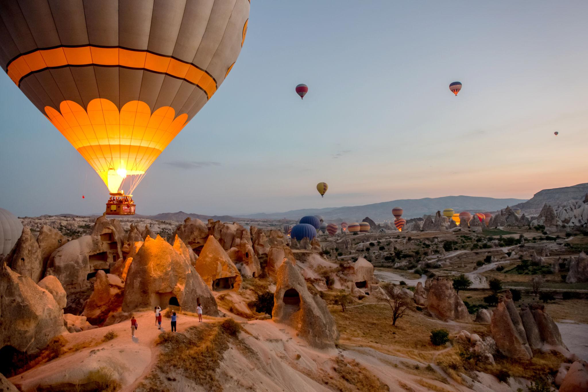 turkiye hot air balloon ride above cappadocia
